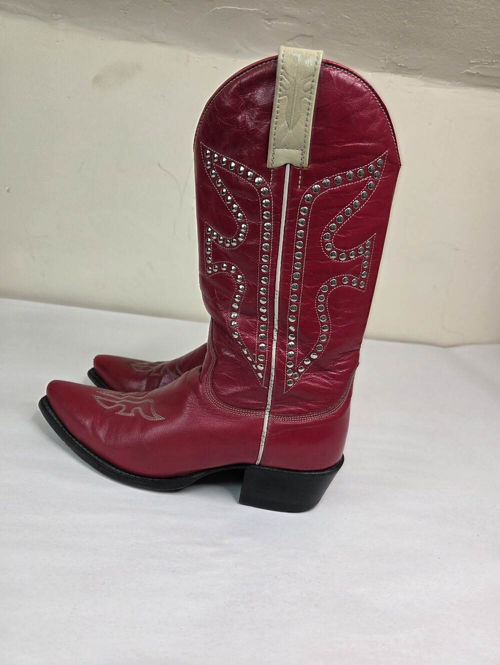 Frye VTG Red Leather Studded Cowboy Boots Beige Trim Silver Studs Western Sz 6.5 - Picture 11 of 16